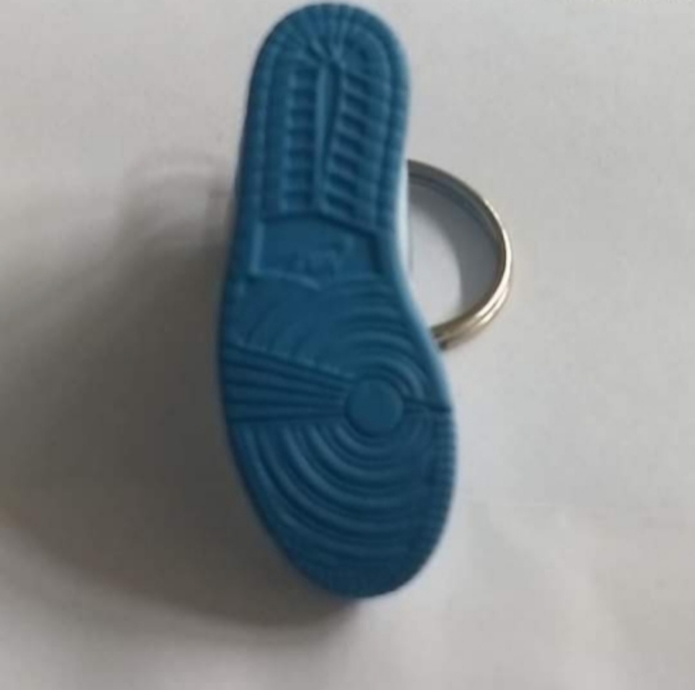 Mini Shoe Keychain - Picture 3 of 3